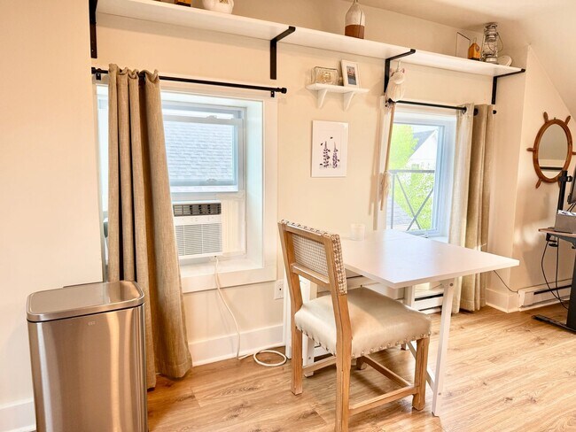 Building Photo - All Inclusive West End Condo-Fully Furnished with Parking!