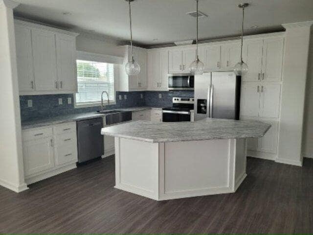 Building Photo - 2505 E Bay Dr