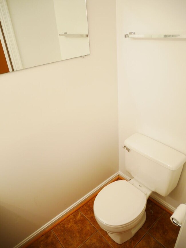Building Photo - 4 Bedroom Townhome- Silver Spring, MD
