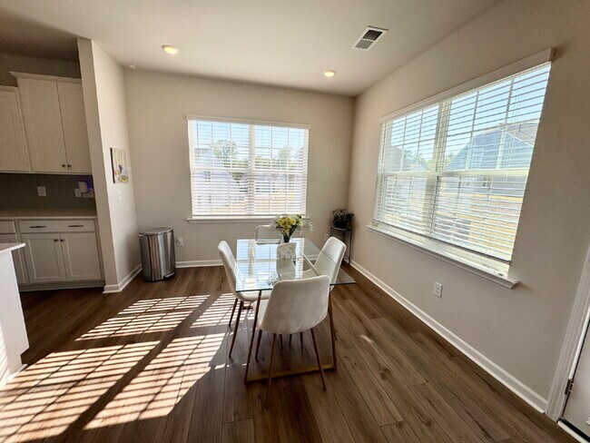 Building Photo - Spacious 4-Bedroom Home w/ 3 Full Baths on Somerset Lane in Central, SC