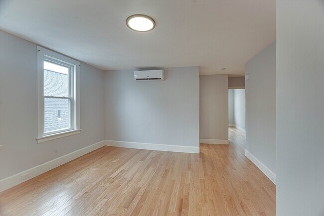 Building Photo - 24 Dunlap St