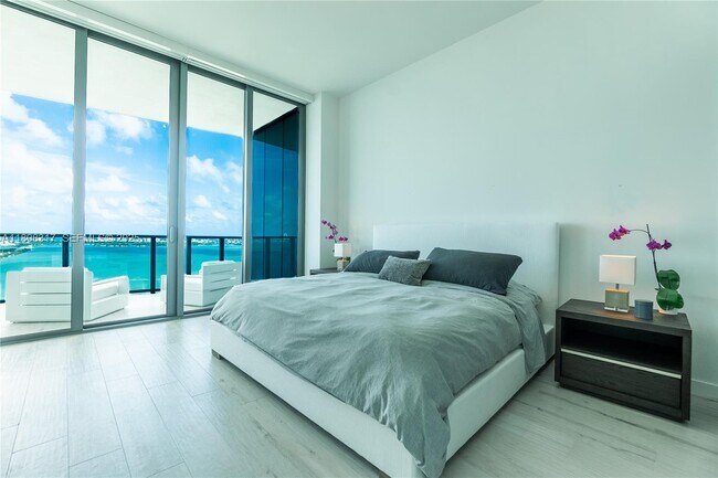 Building Photo - 3131 NE 7th Ave