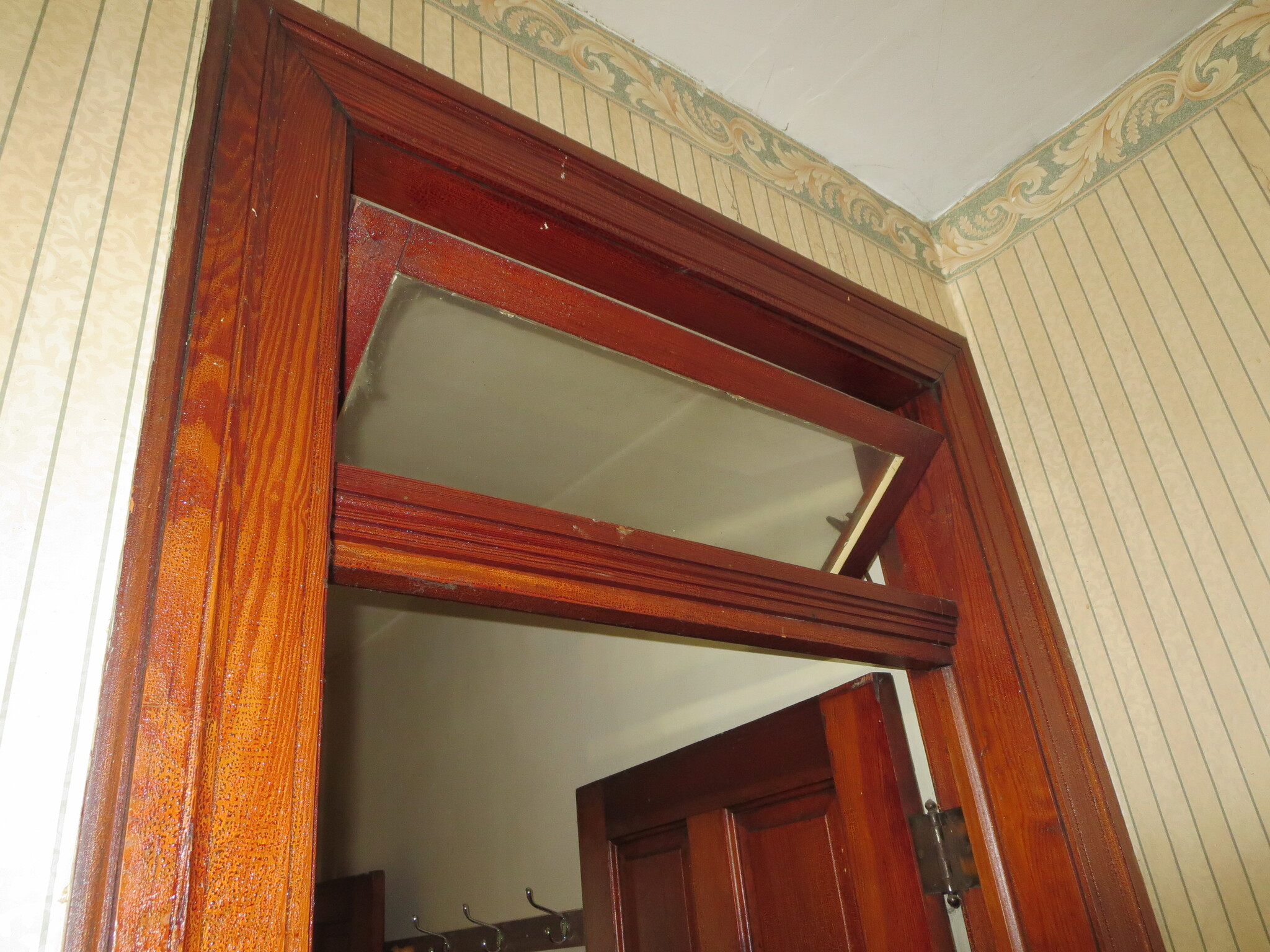 Transom windows in Dining Room. - 204 S 6th St