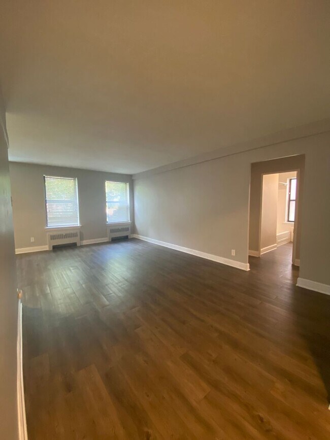 Building Photo - Updated Two Bed Two Bath Apt in Dogtown!