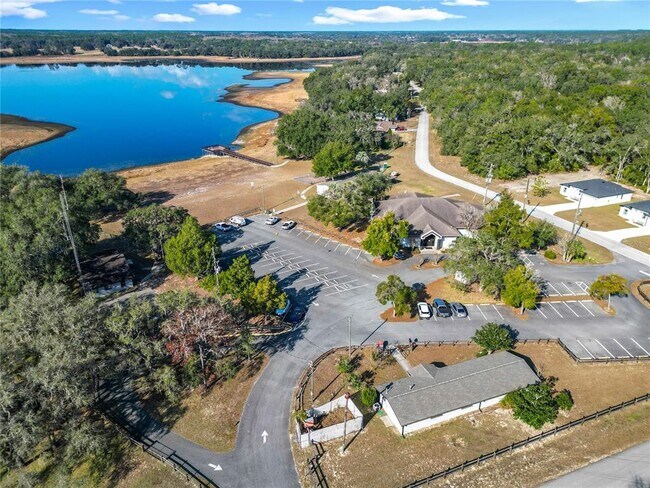 Building Photo - 1511 SW Shorewood Dr