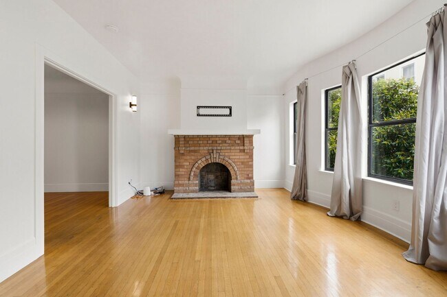 Building Photo - 75 Lafayette St