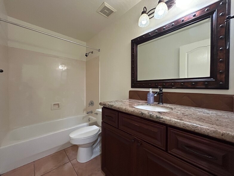 Building Photo - 9885 S La Rosa Dr