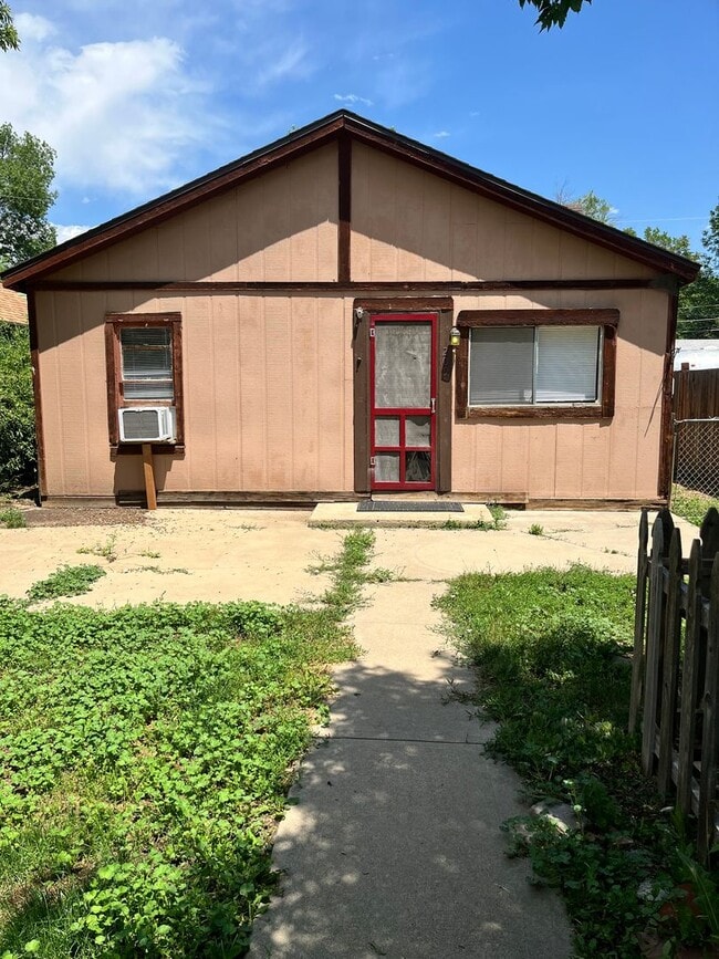 Primary Photo - Charming 2-Bedroom Home Near the Heart of ...