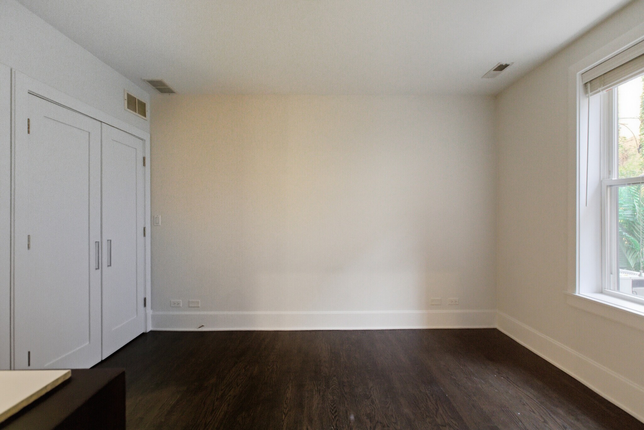 Building Photo - 644 W Roscoe St