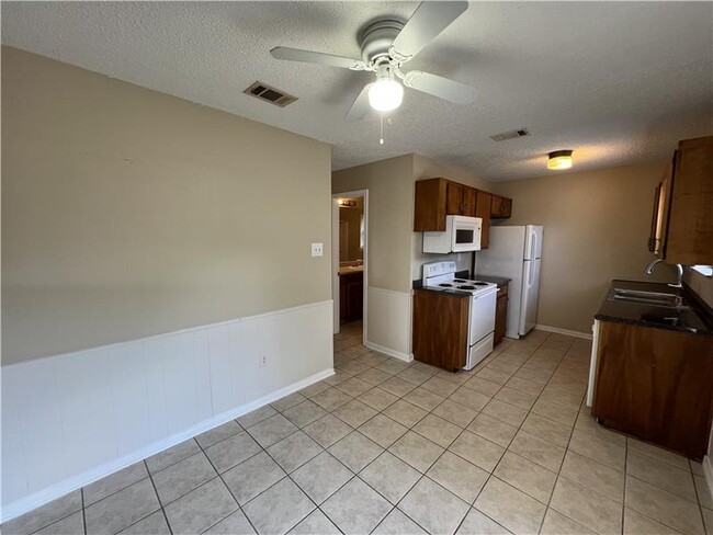 Building Photo - 519 Geri Dr
