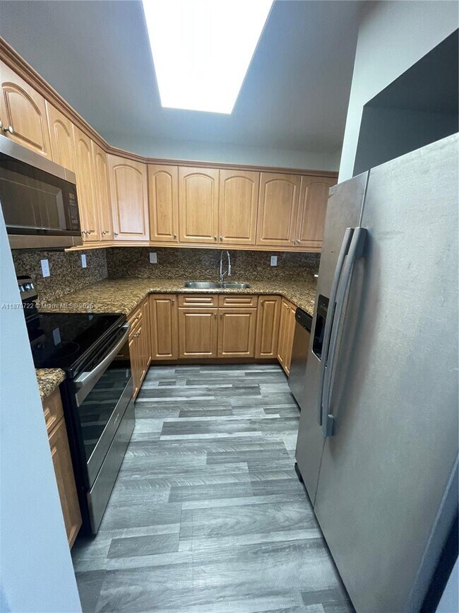 Building Photo - 6930 Miami Gardens Dr