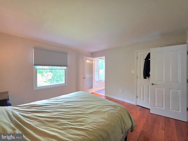 Building Photo - 10930 Howland Dr