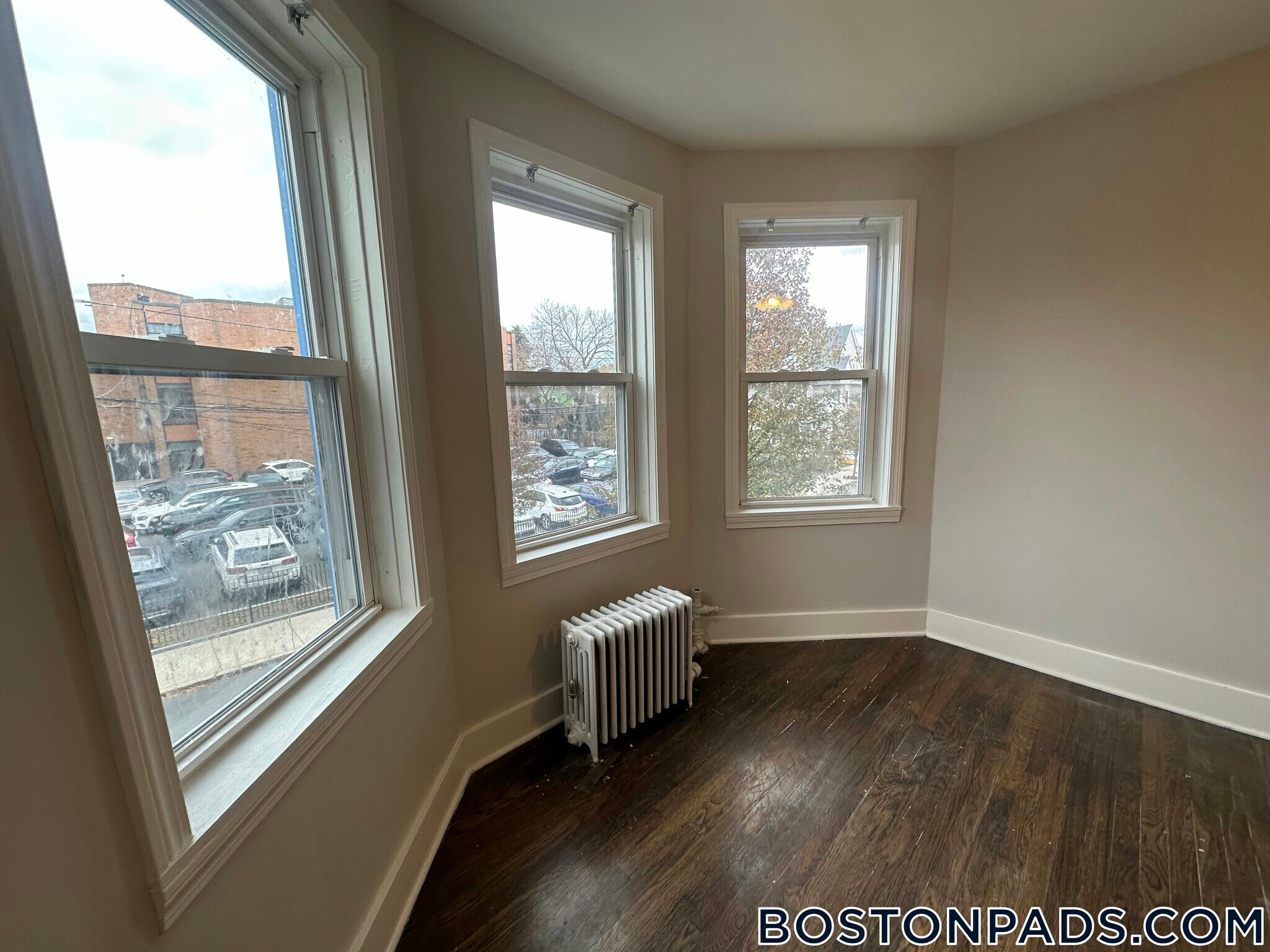 Building Photo - 13 Gladstone St