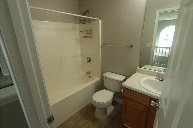 Building Photo - 156 Shadowhill Ln SW