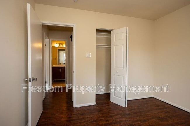 Building Photo - 9327 Woodlea Ct