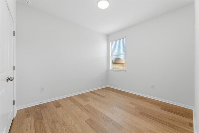 Building Photo - 183 Glocken Ln
