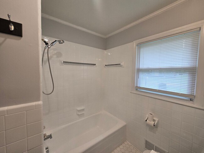 Building Photo - Charming Ranch with Fenced Yard in the Hea...