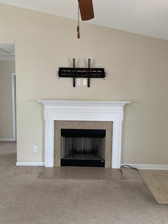 LIVING ROOM - 516 Dawsons Park Way