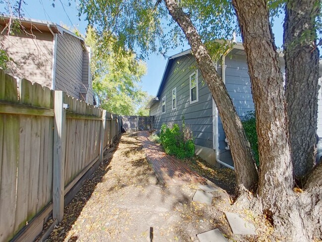 Building Photo - 3 Bedroom Home