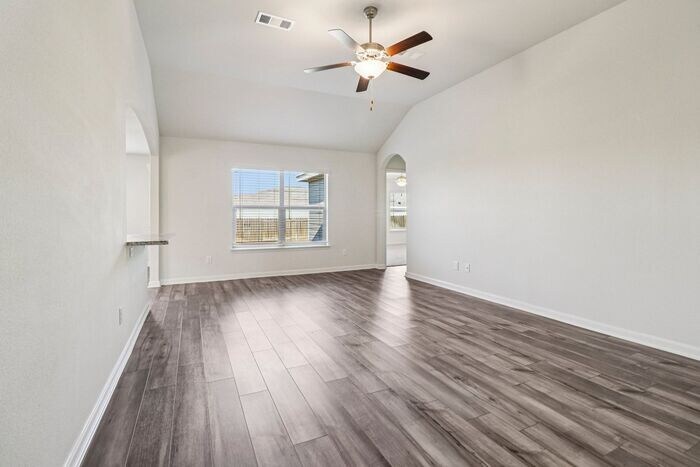 Building Photo - 521 Trinity Trl