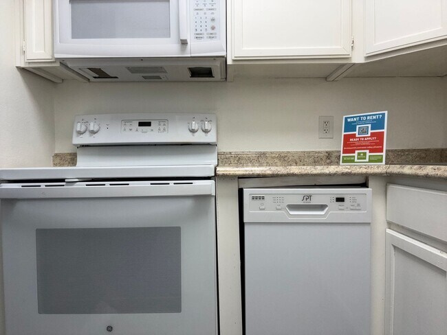 Building Photo - 2 Bedroom in the El Tovar Condominiums Near N Central Ave and W Dunlap Ave!