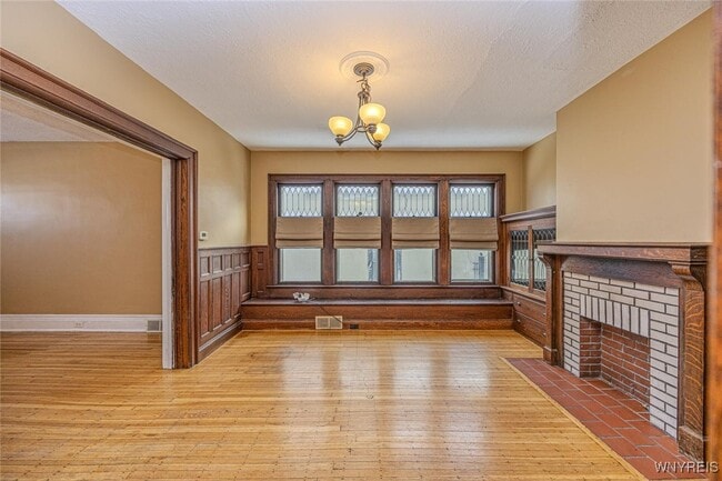 Building Photo - 507 W Delavan Ave