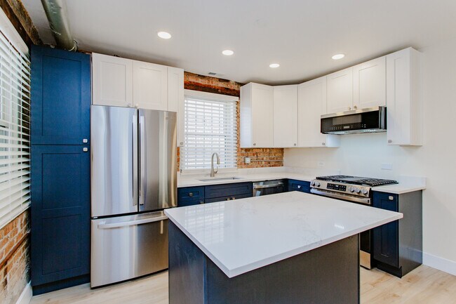 Building Photo - 2928 N Hoyne Ave