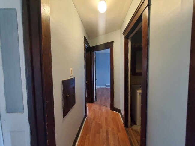 Building Photo - 2217 W 105th St
