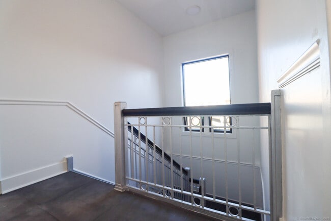 Building Photo - 253 State St