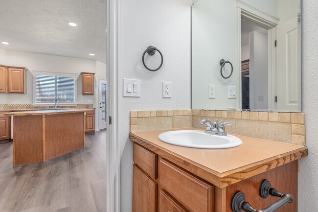 Building Photo - 911 N Scottish St