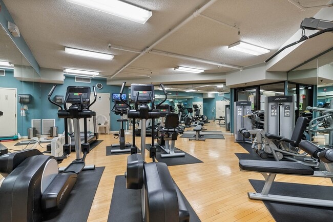 Building Photo - 511 Aurora Ave