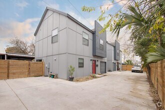 Building Photo - Minutes to the Heart of Downtown!