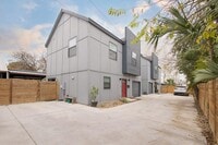 Building Photo - Minutes to the Heart of Downtown!