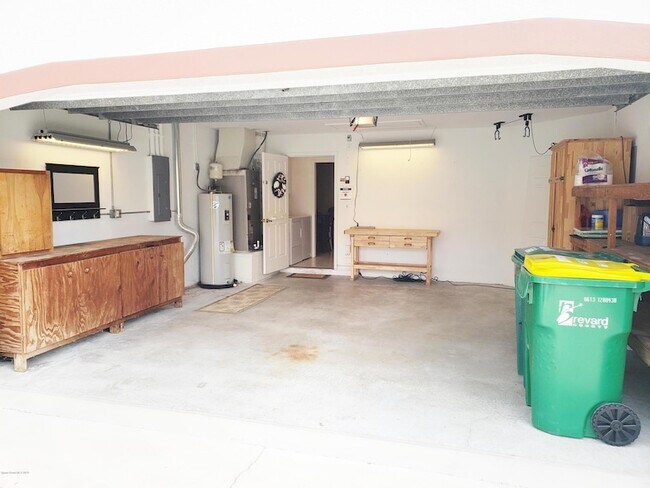 Building Photo - 250 St Lucie Ln