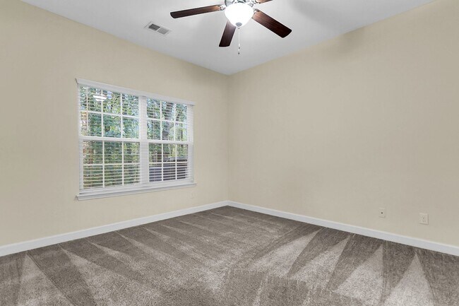 Building Photo - Beautiful FOUR bedroom townhome in Goose Creek!