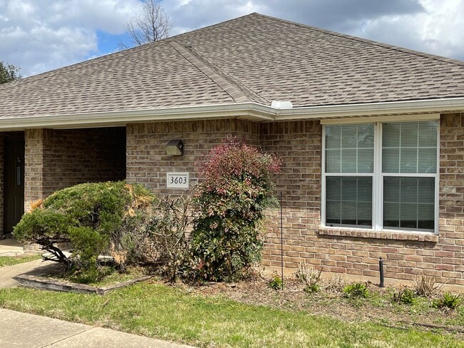 Building Photo - College Station - 3 Bedrooms / 3 bath Dupl...