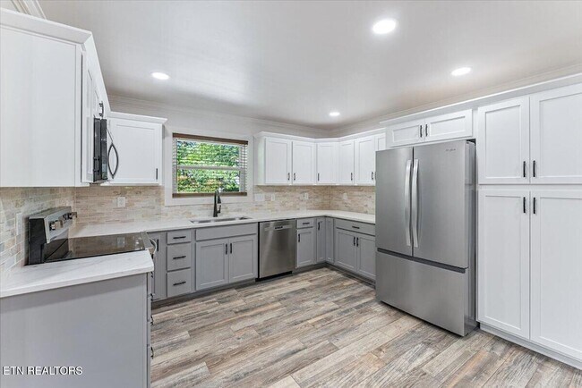 Building Photo - 221 Medford Rd