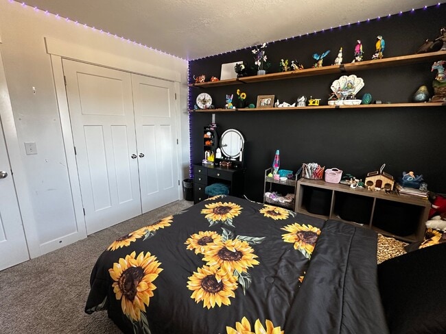 Building Photo - 353 N High Ridge Rd