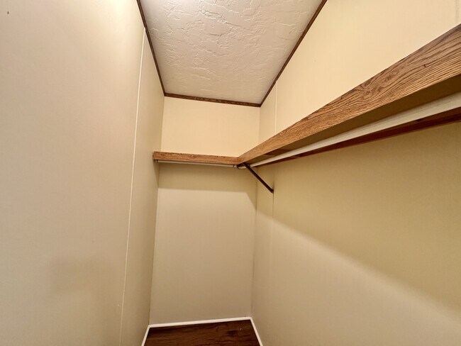 Building Photo - 229 Bateman Ln