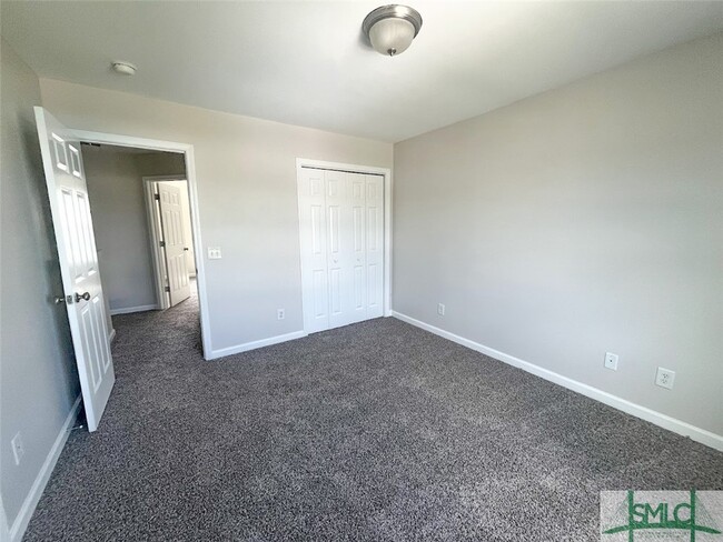 Building Photo - 221 Chapel Lake S