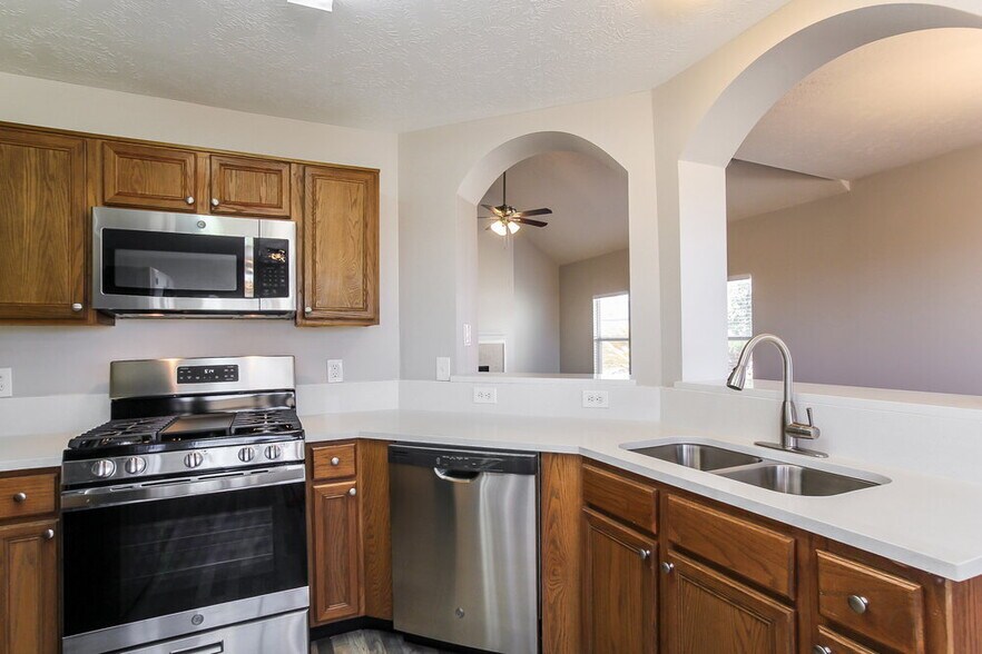 Building Photo - 16315 Rockcreek Ln
