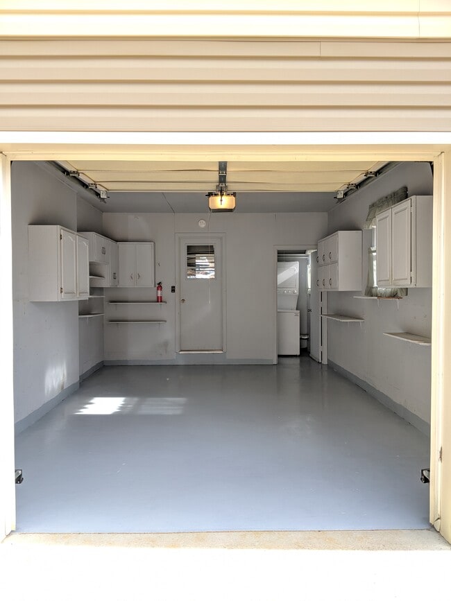 Building Photo - 97 Oak Terrace
