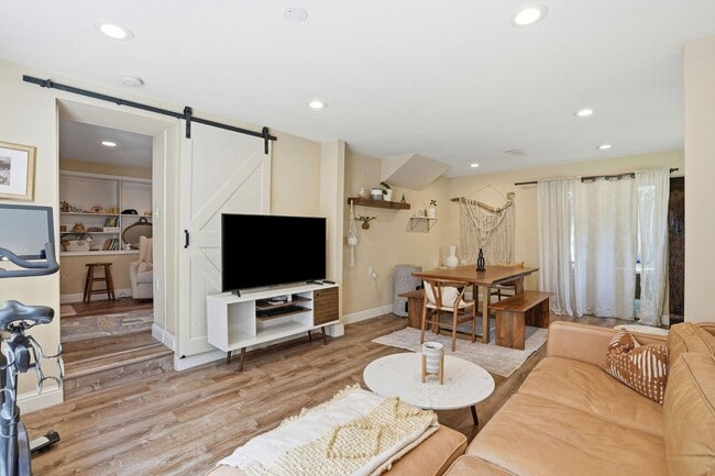 Building Photo - Beautiful Spacious 3-bedroom 2-Bath in Oakland!