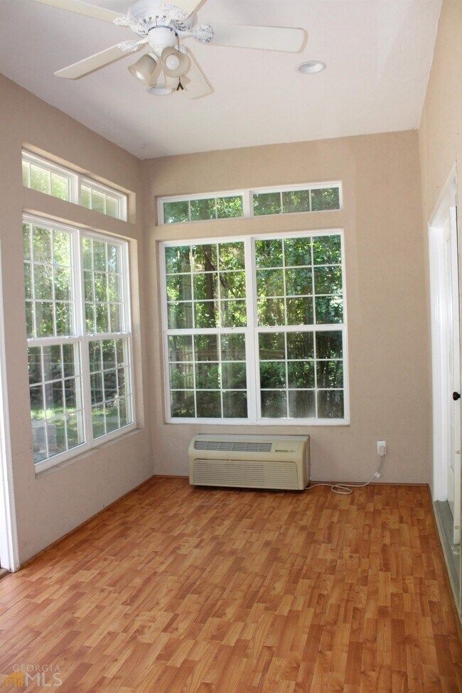 Building Photo - 203 Carrington Way