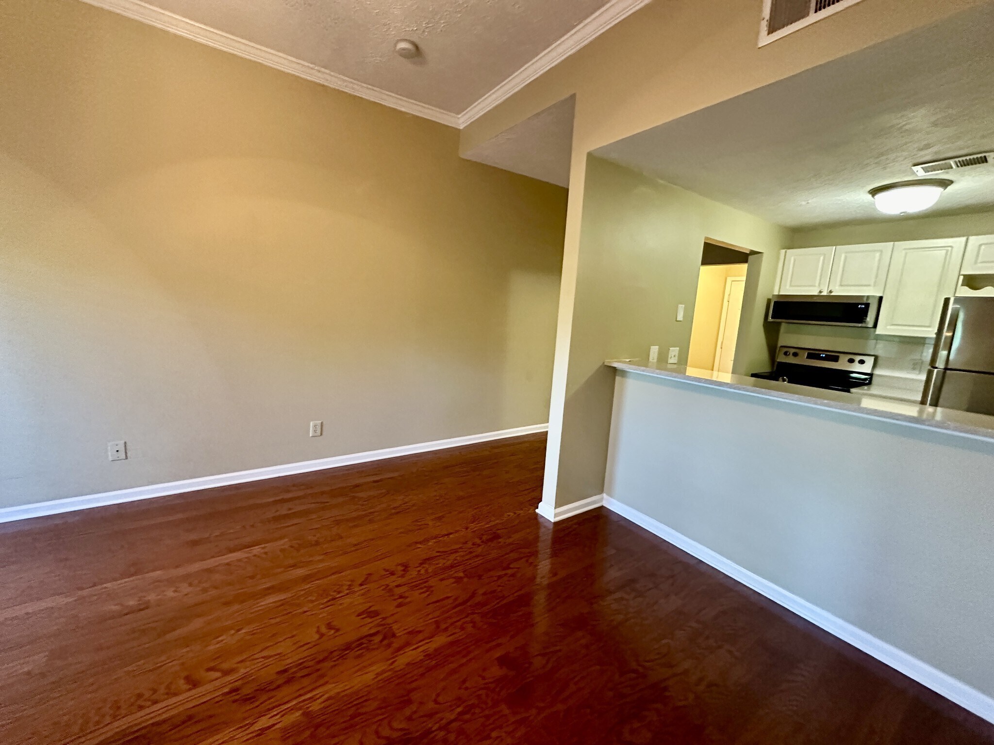 Building Photo - 2025 Woodmont Blvd