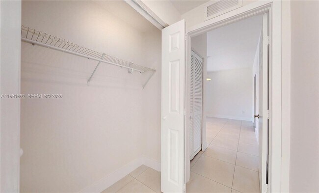 Building Photo - 519 SW 5th Ave