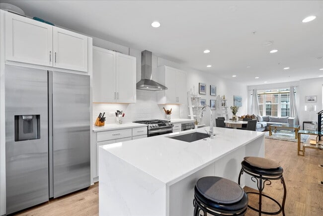 Building Photo - Modern 2024 Townhome with Rooftop Terrace.