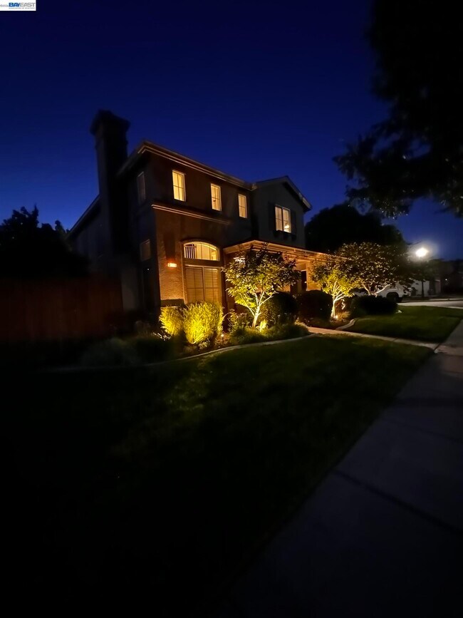 Building Photo - 2301 Mountain Springs Dr