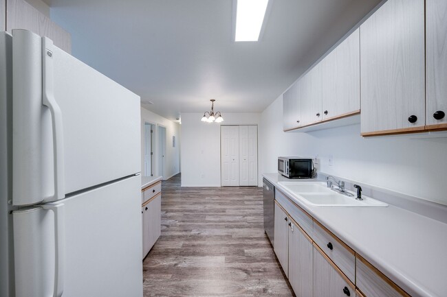 Building Photo - Live Where Comfort Meets Convenience - College Hill Condo in Pullman