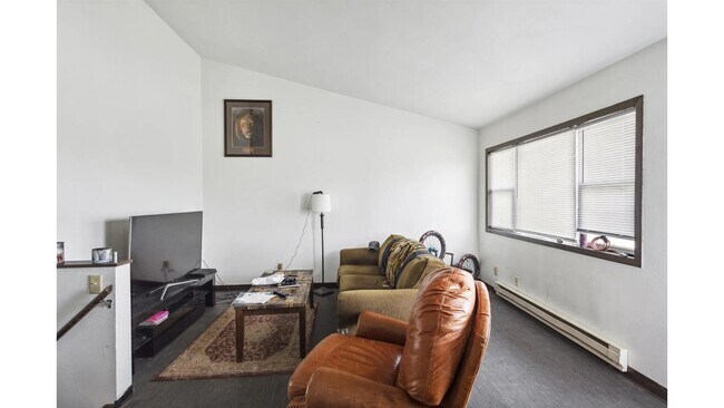 Building Photo - 328 Joseph St